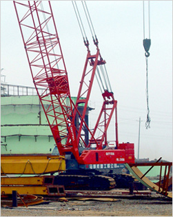 QUY150, 150Ton Crawler Crane at Ma Anshan site in 2005.